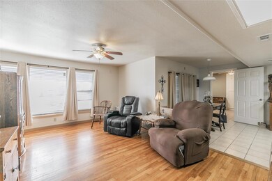 304 W 1st St, Springtown, TX 76082 - photo 4