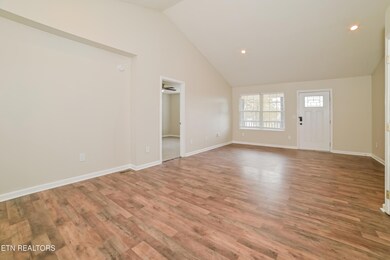 187 Sandy Cir, La Follette, TN 37766 - photo 5