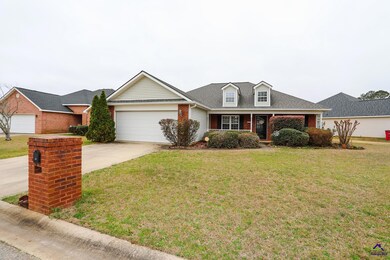 117 Sunnymeade Dr, Warner Robins, GA 31093 - photo 2