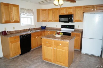 2428 Pine St, Whitehall, PA 18052 - photo 3