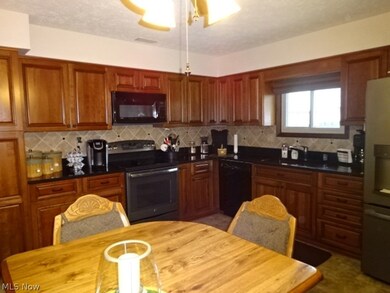 837 Pasadena Ave, Sheffield Lake, OH 44054 - photo 4