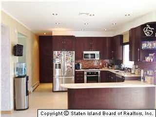 93 Abingdon Ave, Staten Island, NY 10308 - photo 2