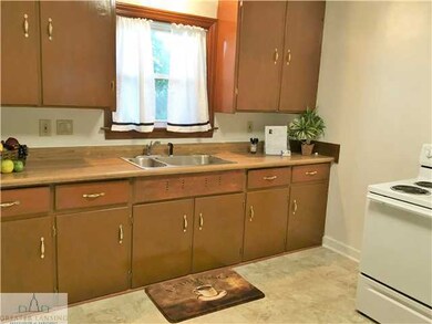 418 Strathmore Rd, Lansing, MI 48910 - photo 4