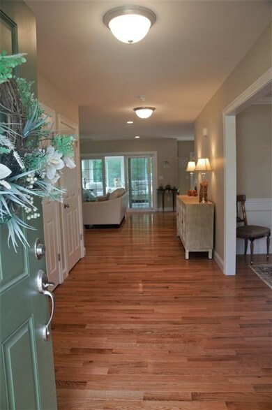 1 Tomasian Dr, Merrimack, NH 03054 - photo 4