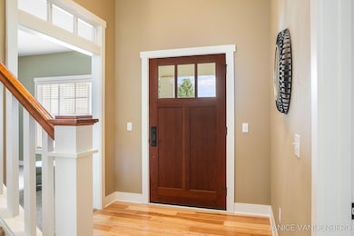18-web-or-mls-3022-jamesway-ave