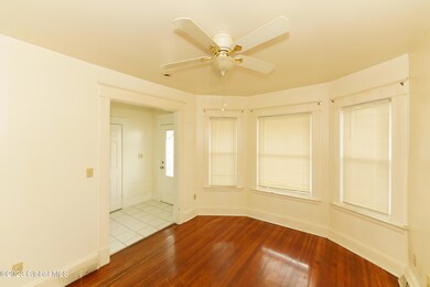 2 Livingroom 3
