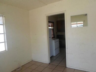 324 Milton Rd unit B, El Paso, TX 79915 - photo 5