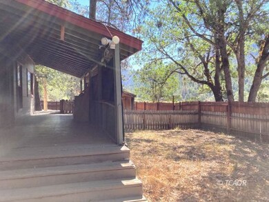 Front porch/Yard