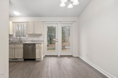 4-web-or-mls-117-abercrombie-rd