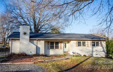 240 W Debbie Ln, Statesville, NC 28625 - photo 2