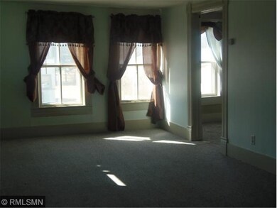 LARGE LIVING AREA