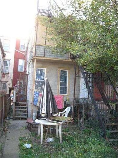 719 Mcknight St, Reading, PA 19601 - photo 2