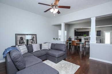 Right inside the front door is the spacious living room featuring hardwood flooring 9' ceilings, and more!