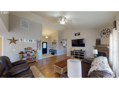 217 Cypress St, Sutherlin, OR 97479 - photo 5