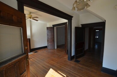 2-1st floor entry foyer