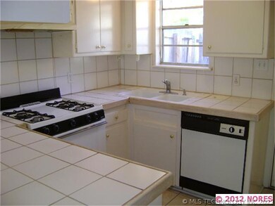 6132 S Madison Place unit B, Tulsa, OK 74136 - photo 3