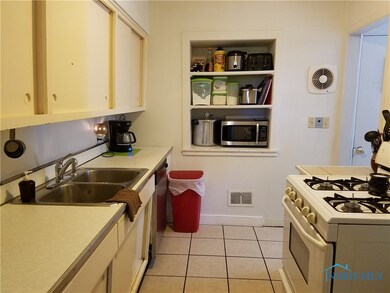 Nice and Neutrual counters and floors.