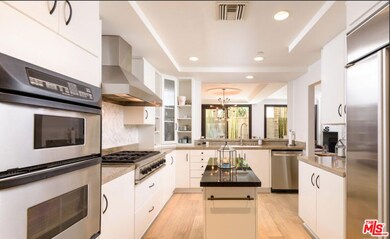 411 N Oakhurst Dr unit 103, Beverly Hills, CA 90210 - photo 6