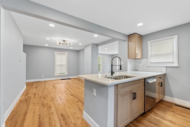 612 E Como Ave (Interior)-10