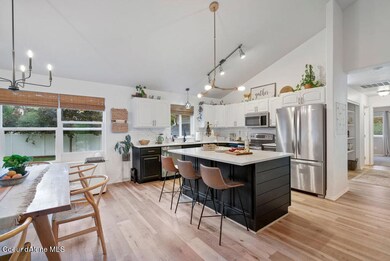 2810WSTRAWBERRYLN-08706