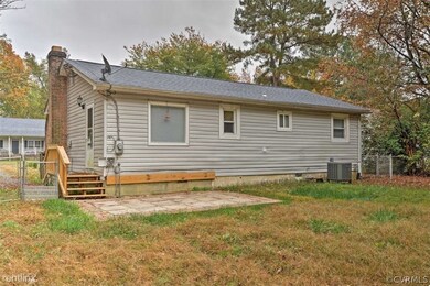 433 Rolando Dr, Colonial Beach, VA 22443 - photo 2