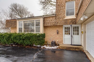 2 Woods Chapel Rd, Rolling Meadows, IL 60008 - photo 2