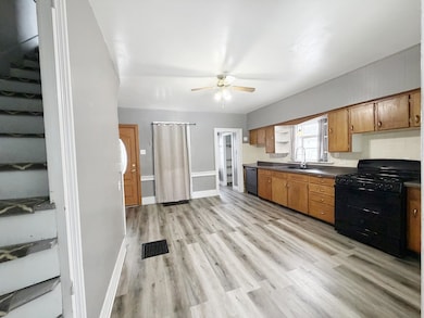 1440 S Chicago Ave, Freeport, IL 61032 - photo 3