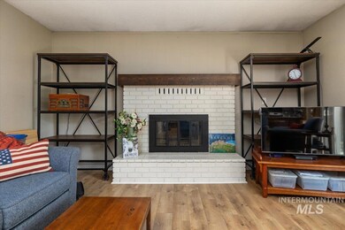 1380 E Cerramar Ct, Eagle, ID 83616 - photo 7