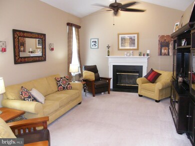 35537 Collington Dr, Round Hill, VA 20141 - photo 4