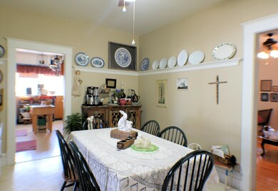 Dining Room<|>Public<|>