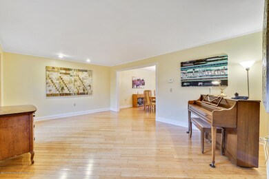 2 Carriage Ct Marlboro-large-006-11-Livi