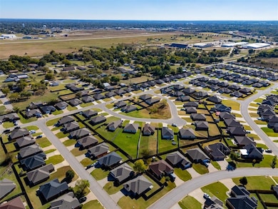 1933 Rain Tree Dr, Shawnee, OK 74804 - photo 6