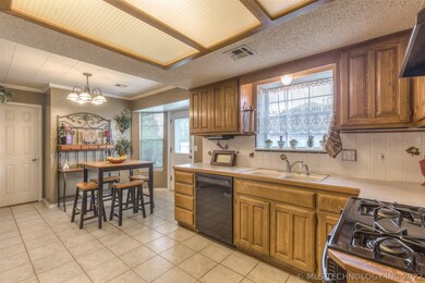 A Spacious Eat In Kitchen
