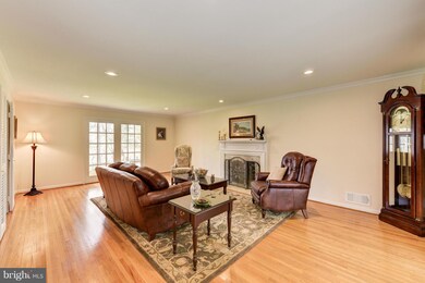 8036 Cindy Ln, Bethesda, MD 20817 - photo 4