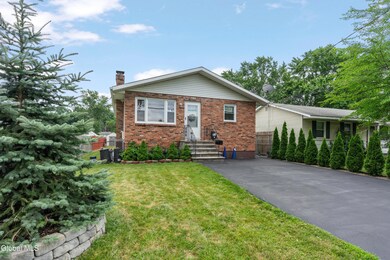 216 Gifford Rd, Schenectady, NY 12304 - photo 2