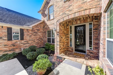 Beautiful, well taken care of entry.