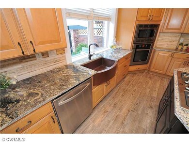 Kitchen - Rear patio off breakfast/sunroom