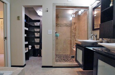 Master Bath w/ Walk In