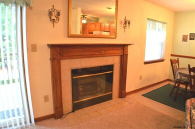 605 Cambridge Manor Dr, Schenectady, NY 12302 - photo 4