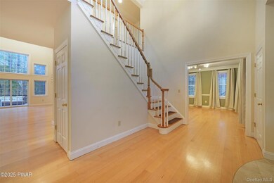 121 Millcreek Ct, Milford, PA 18337 - photo 4