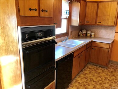 2932 Krueger Rd, North Tonawanda, NY 14120 - photo 5