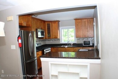 352-592006 Kitchen (2)