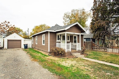 319 Jackson St, Twin Falls, ID 83301 - photo 2