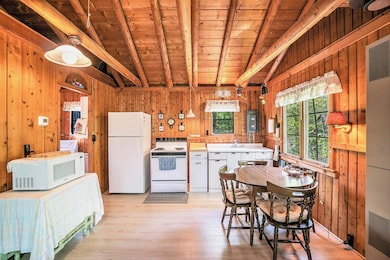 Kitchen & Eating Area