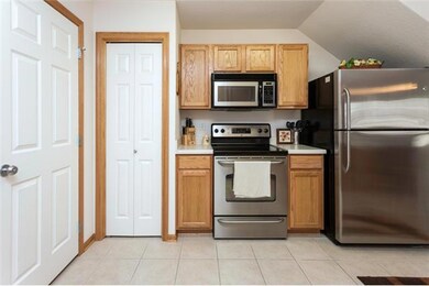 Kitchen. Pantry w/unitized wire shelving!