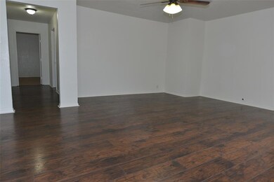 611 W Lake St, Ennis, TX 75119 - photo 3