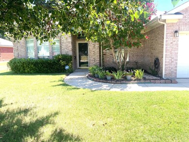 View of front of house featuring a front lawn