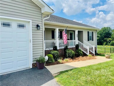 129 Mallory Ln, Statesville, NC 28625 - photo 3