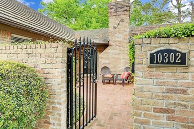 10302 Green Tree Rd, Houston, TX 77042 - photo 6