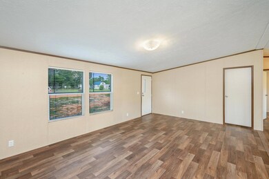 8-web-or-mls-91 W Poinsetta Ave-04